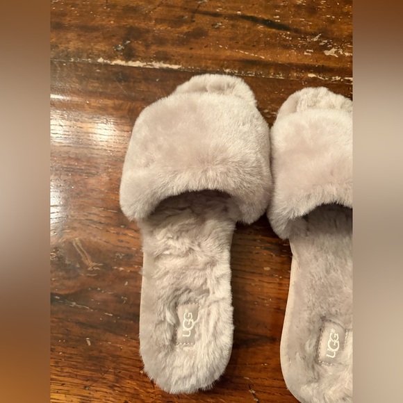 UGG NEVER WORN Women's Cozy Tan Slippers - Picture 3 of 7